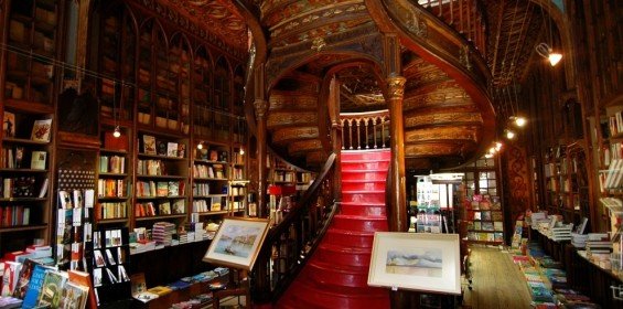空間設計｜《哈利波特》的圖書館？世上最美的書店：葡萄牙萊羅書店｜設計盒子DESIGNBOX