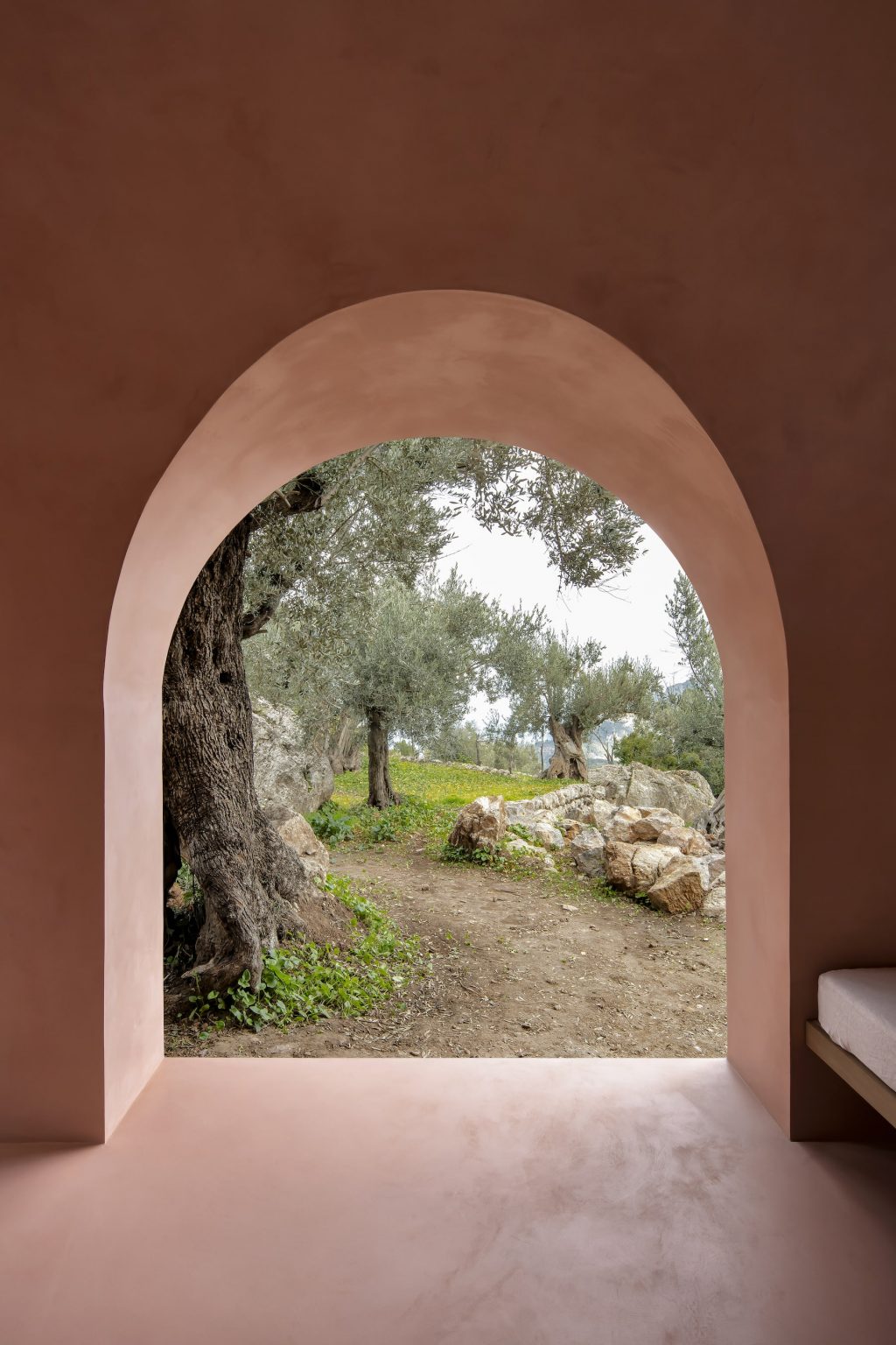 空間設計｜一場與自然的微醺對話：西班牙馬約卡的《橄欖樹屋》｜設計盒子DESIGNBOX