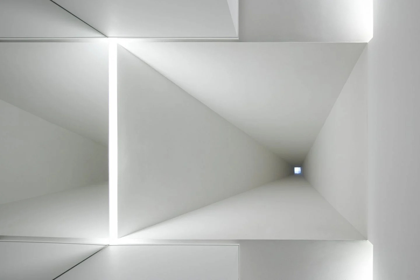 空間設計｜白色是最豐富的顏色——葡萄牙Grândola高齡活動中心｜設計盒子DESIGNBOX