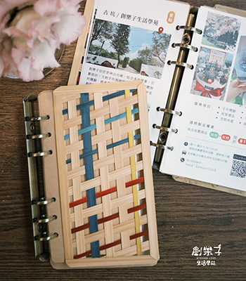 獎項代辦 │《雲林古坑鄉旅行護照 Gukeng Traveling Usage Guide》雲林縣政府 —— 榮獲英國IAA倫敦設計獎 - 銀獎1-1