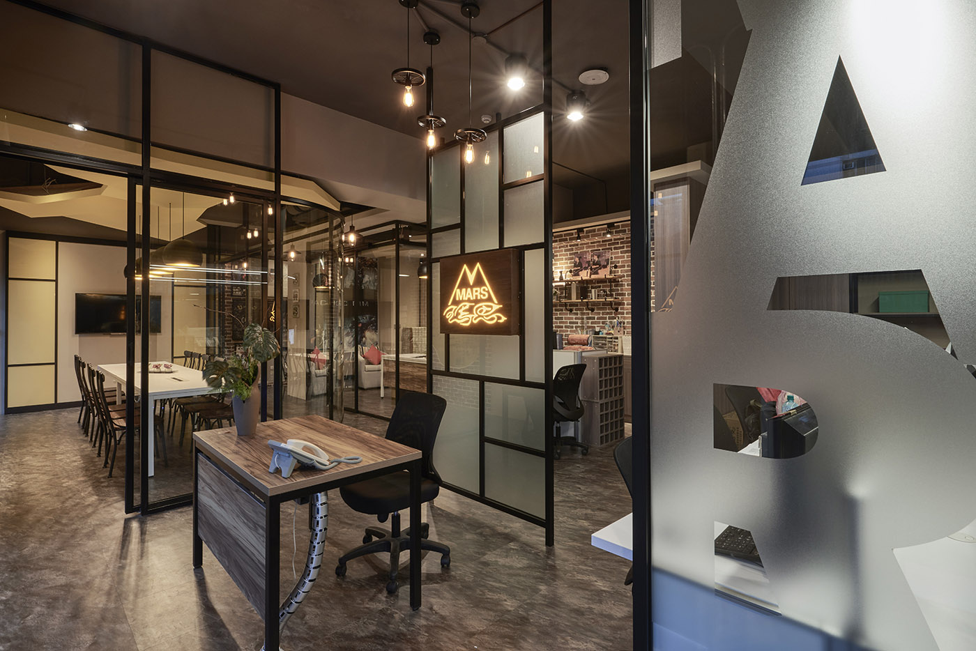 台南室內設計師推薦 ｜ 拱廊街元素，粹匯潮流 ｜ 三宅一秀設計 郁琇琇 設計盒子DESIGN BOX