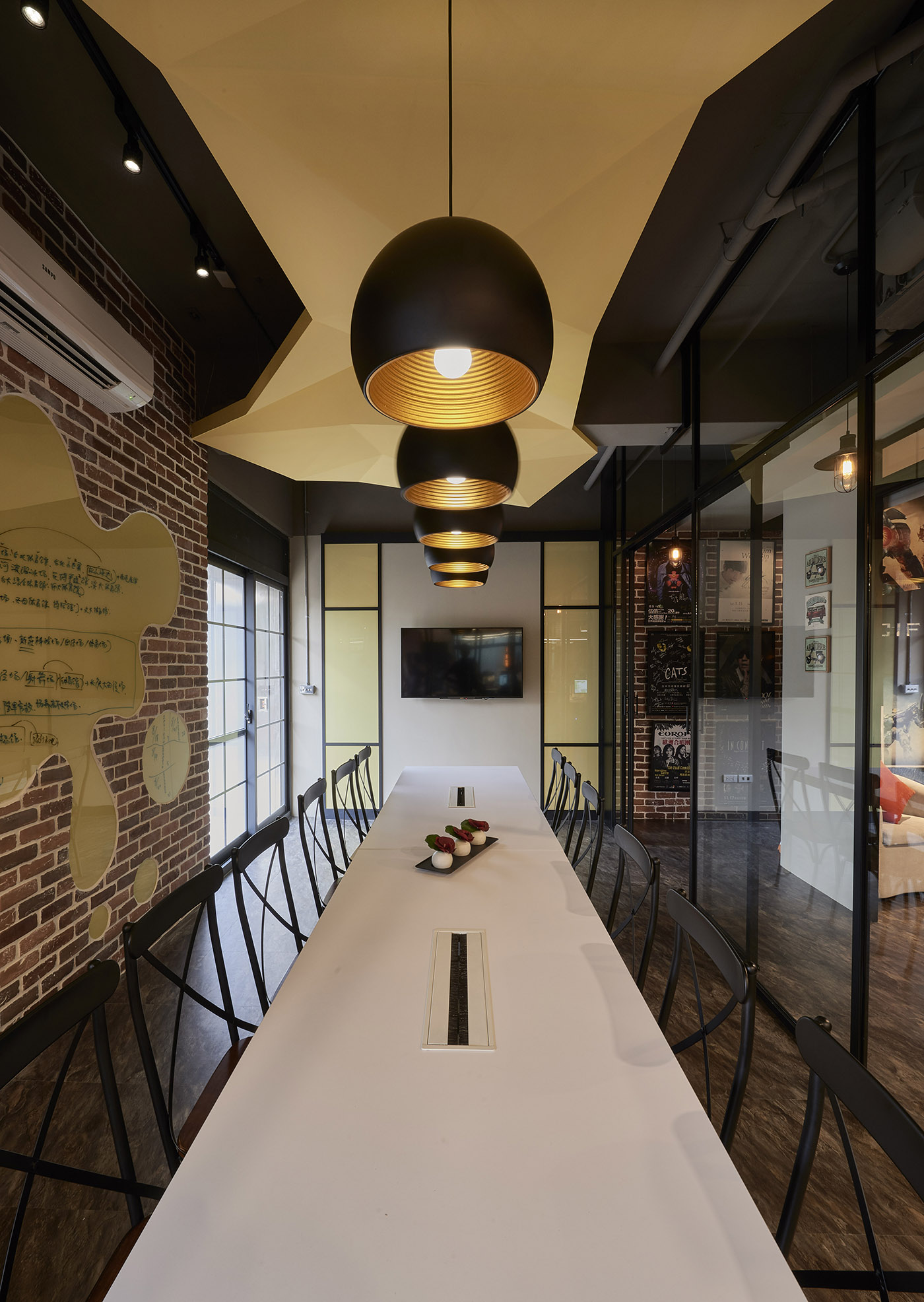 台南室內設計師推薦 ｜ 拱廊街元素，粹匯潮流 ｜ 三宅一秀設計 郁琇琇 設計盒子DESIGN BOX 9