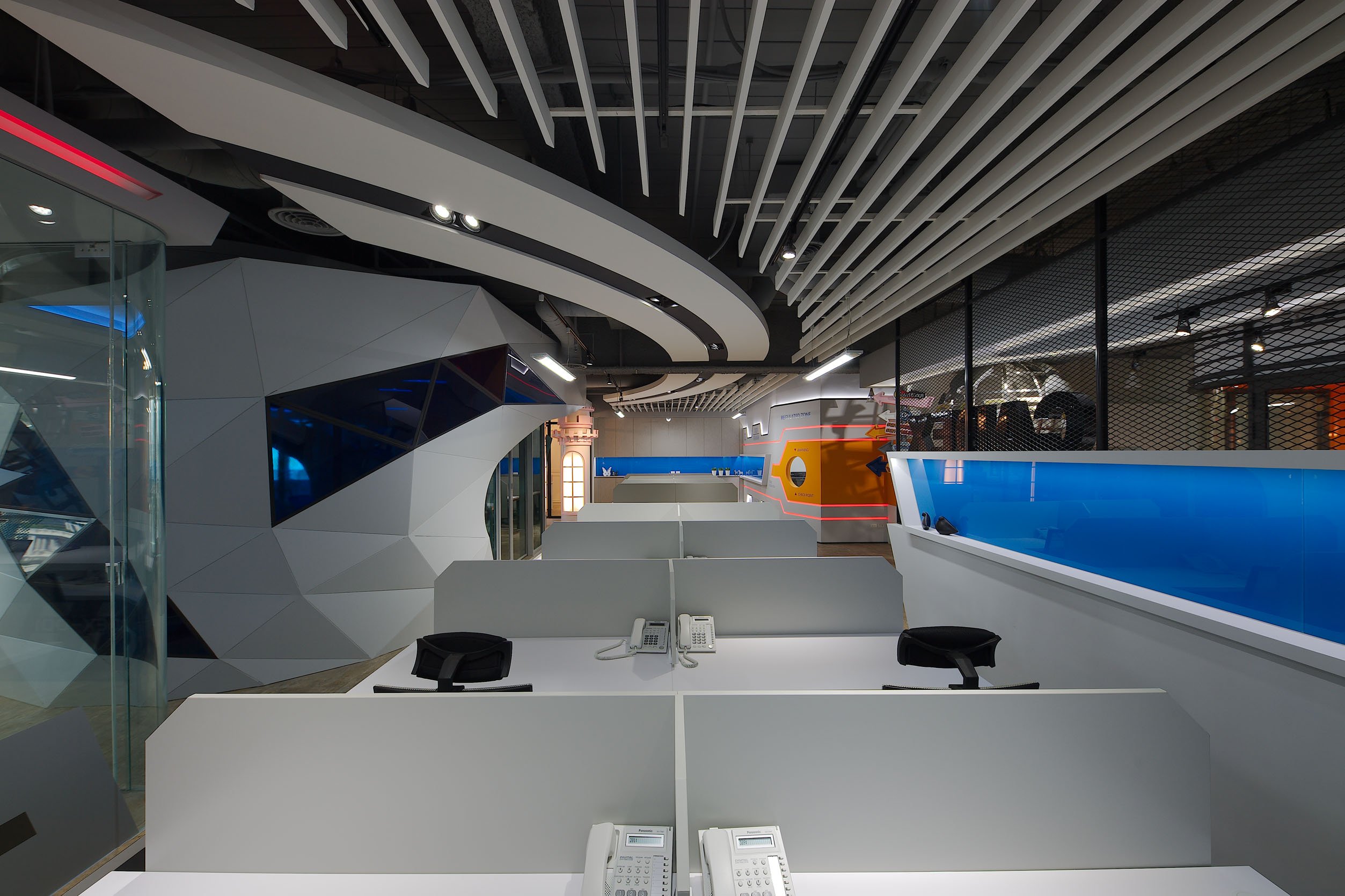 竹北室內設計師推薦 ｜金屬與木藝共舞，演繹七期商辦的奇幻工業篇章 ｜三宅一秀 郁琇琇 設計盒子DESIGN BOX6