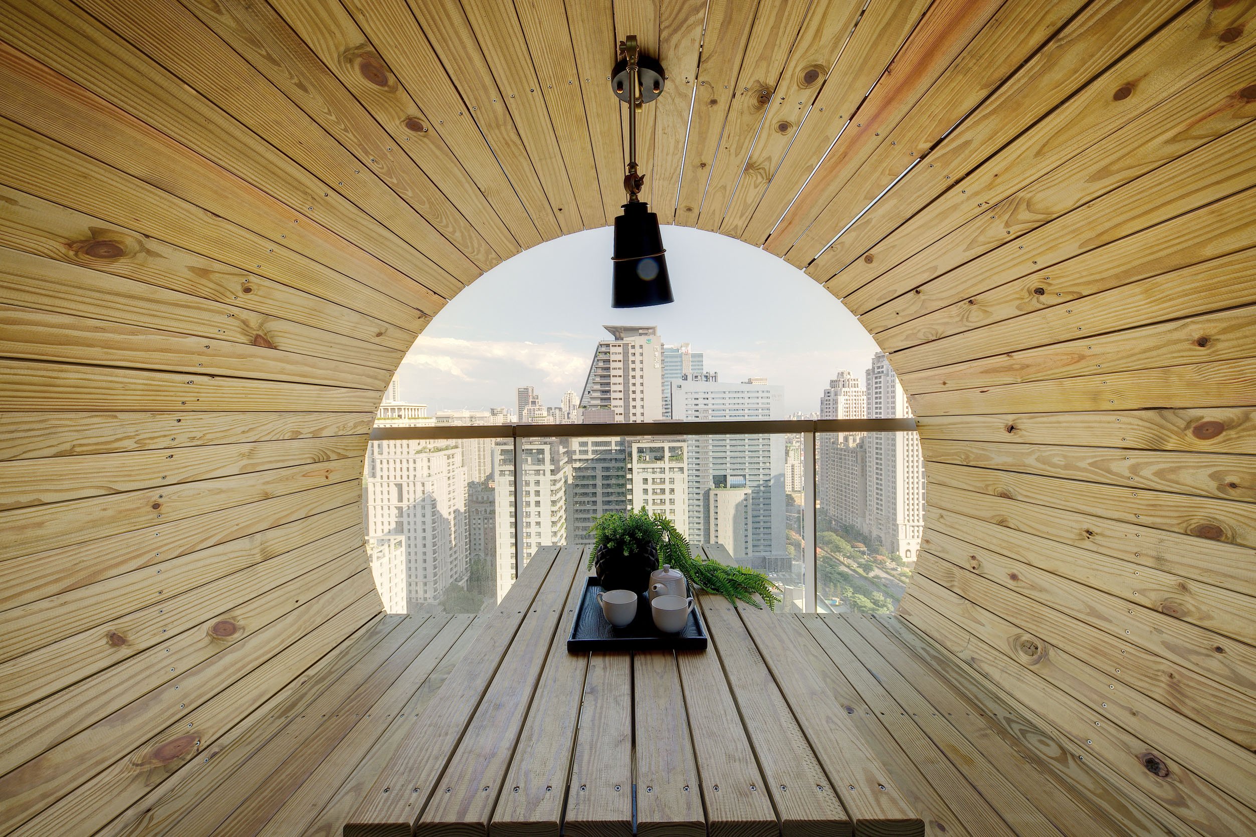 竹北室內設計師推薦 ｜金屬與木藝共舞，演繹七期商辦的奇幻工業篇章 ｜三宅一秀 郁琇琇 設計盒子DESIGN BOX7